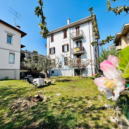 Ares Apartment - Vicino Al Lago Di Garda E Alla Stazione Treno 데센자노델가르다 외부 사진