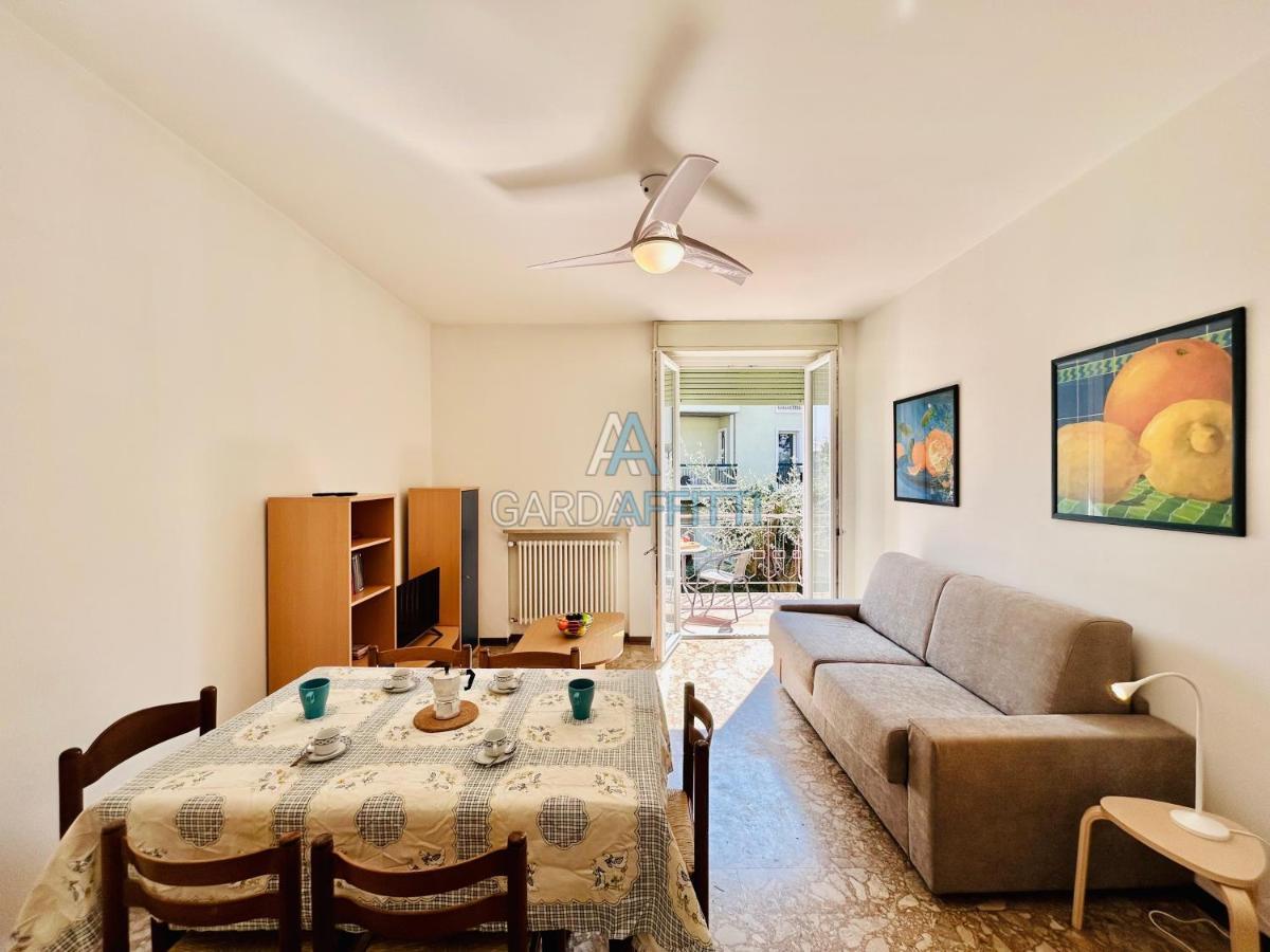 Ares Apartment - Vicino Al Lago Di Garda E Alla Stazione Treno 데센자노델가르다 외부 사진