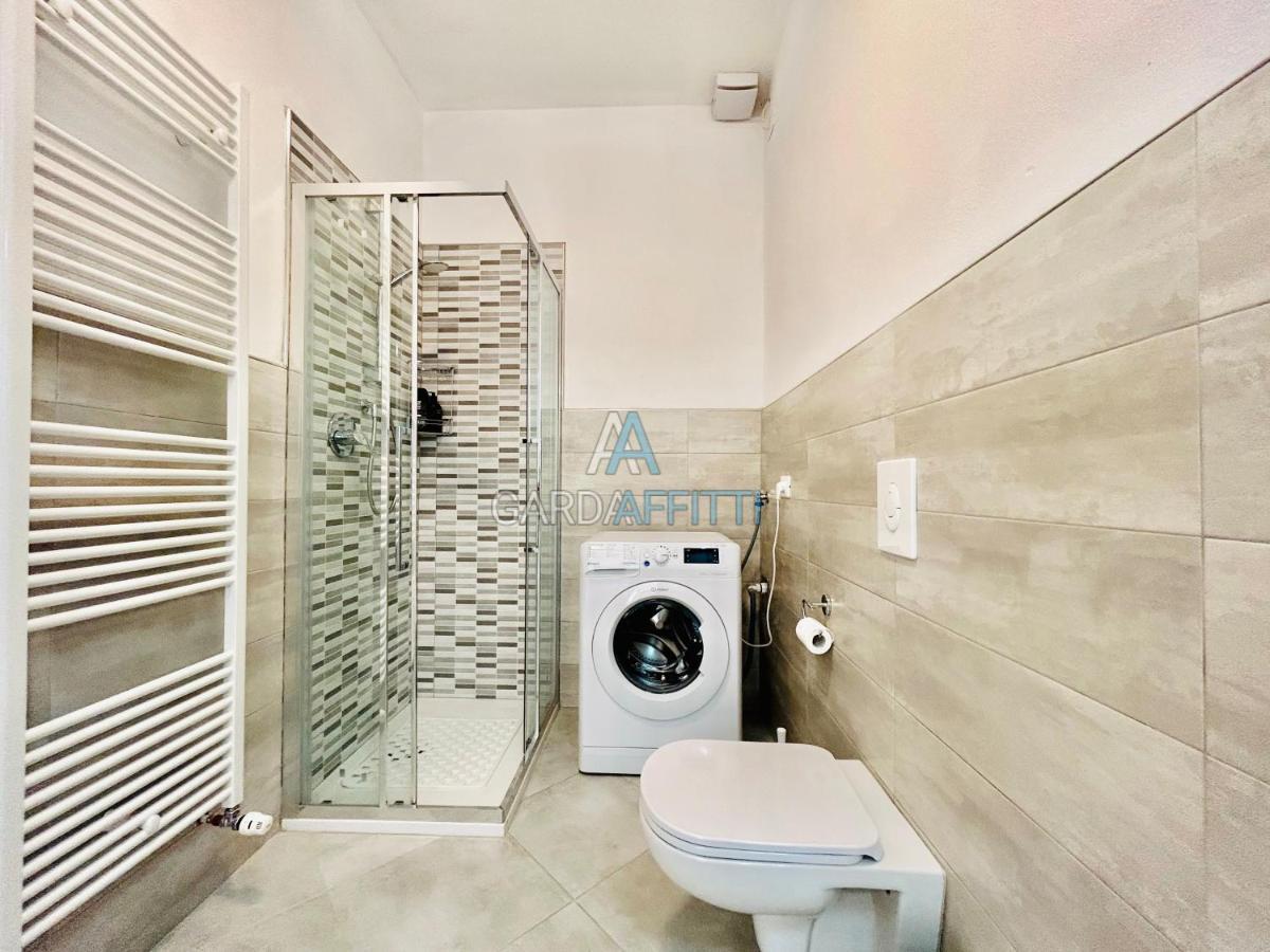 Ares Apartment - Vicino Al Lago Di Garda E Alla Stazione Treno 데센자노델가르다 외부 사진