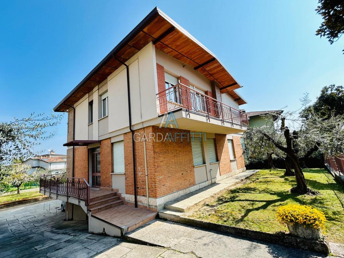 Ares Apartment - Vicino Al Lago Di Garda E Alla Stazione Treno 데센자노델가르다 외부 사진