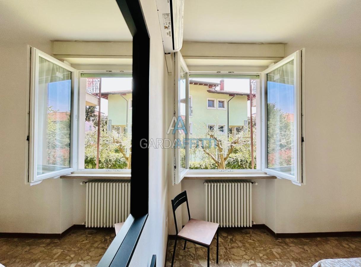 Ares Apartment - Vicino Al Lago Di Garda E Alla Stazione Treno 데센자노델가르다 외부 사진