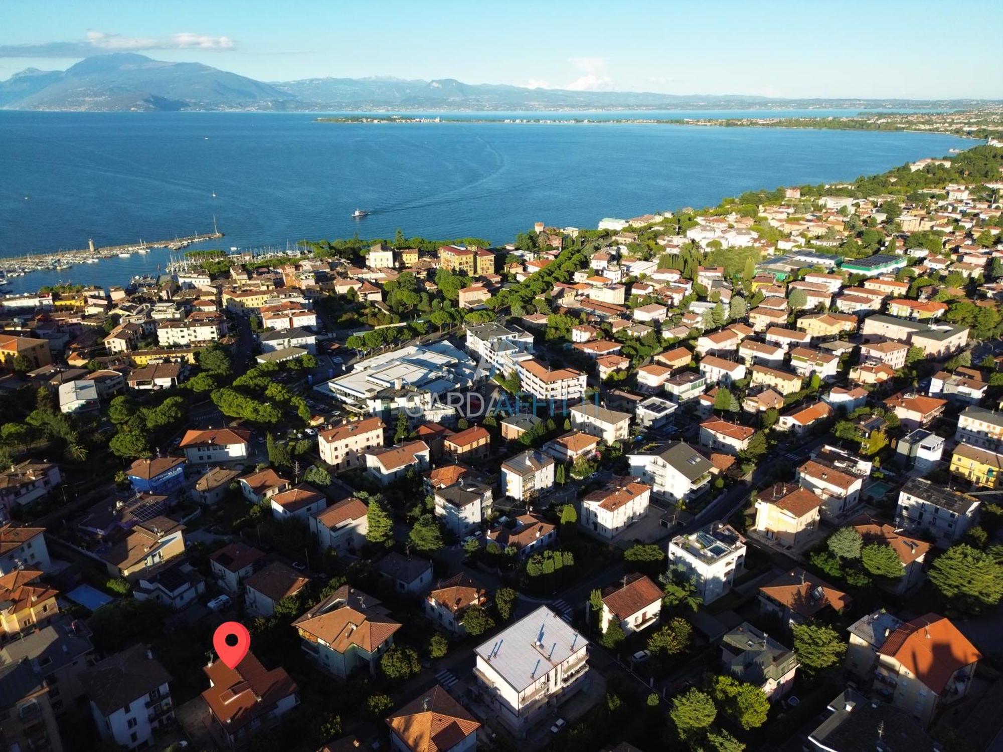 Ares Apartment - Vicino Al Lago Di Garda E Alla Stazione Treno 데센자노델가르다 외부 사진